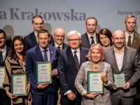 Zdjęcie grupowe laureatów konkursu Eko HERO Małopolski 2022