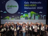 Zdjęcie grupowe laureatów konkursu Eko HERO Małopolski 2022